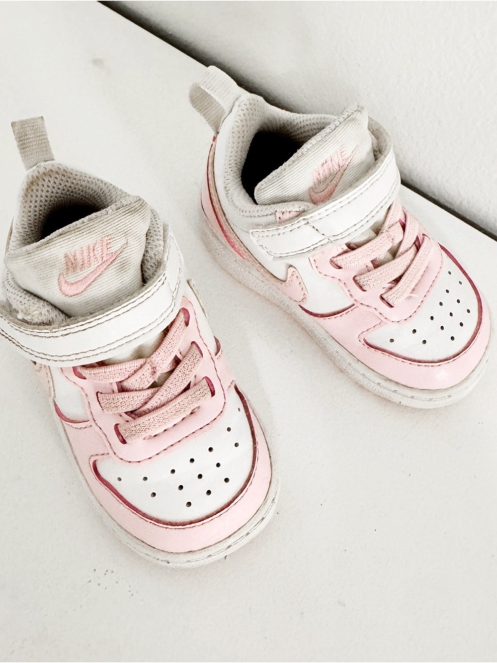 Nike court borough Kids White and Pink Low-Top Sneakers 4C